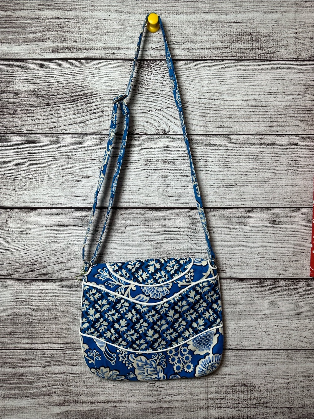 Vera Bradley crossbody bag in Blue Lagoon quilted pattern - Picture 2 of 16